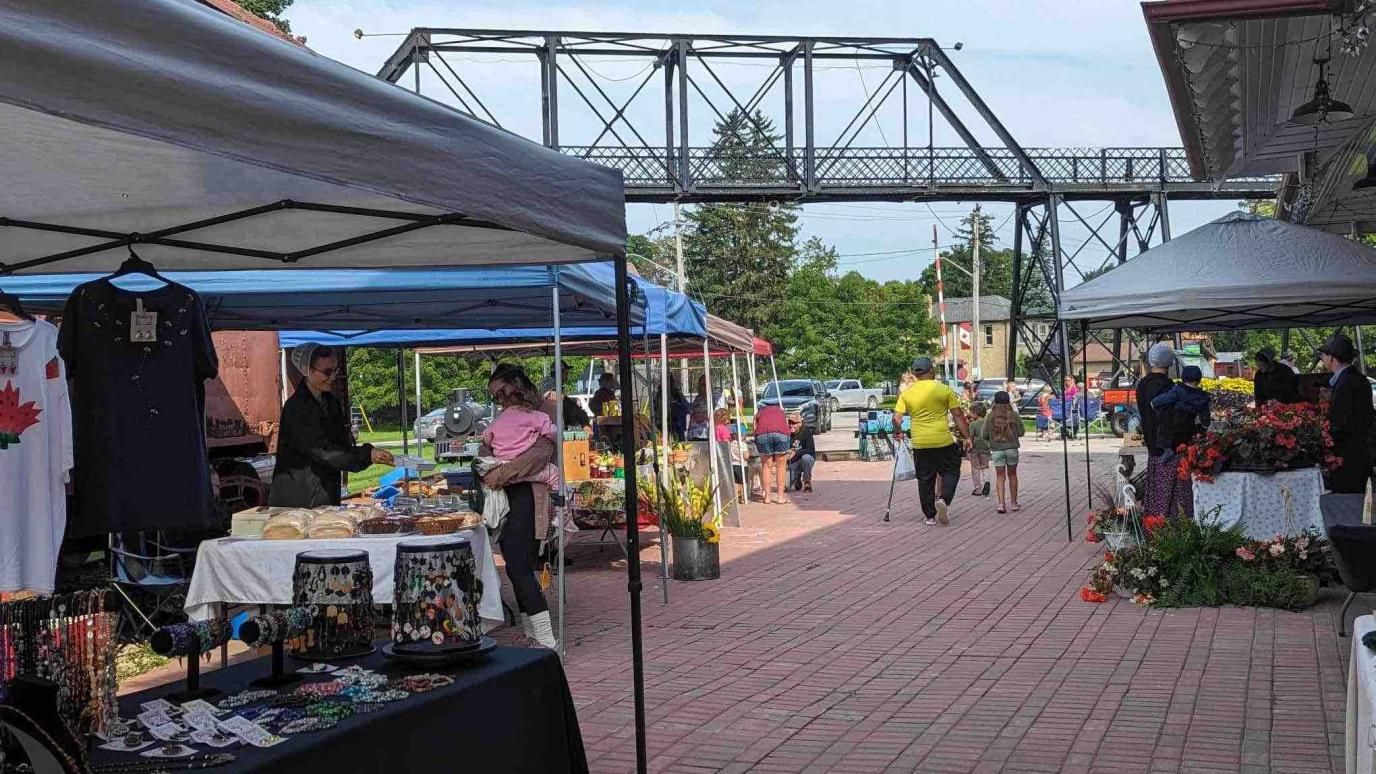table displays at the Minto Farmers' Market